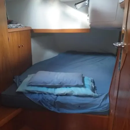 Botel Aledoa Boat