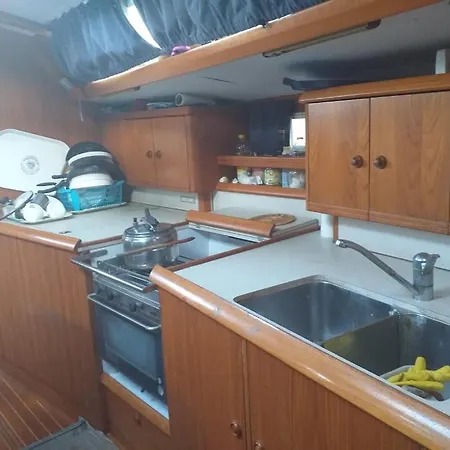Aledoa Boat Botel Benitses (Corfu)
