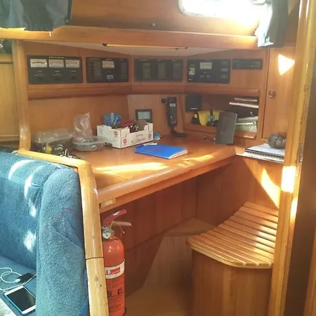 Aledoa Boat Botel *