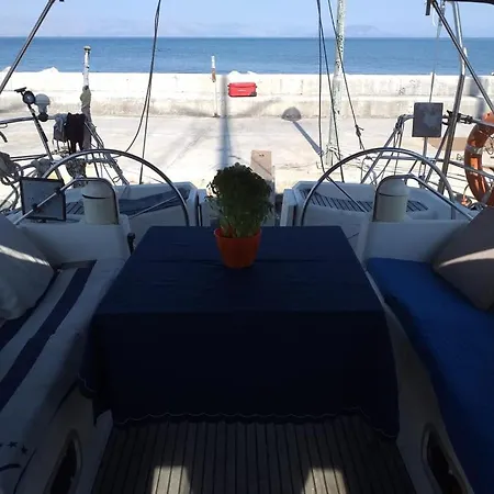 Botel Aledoa Boat *